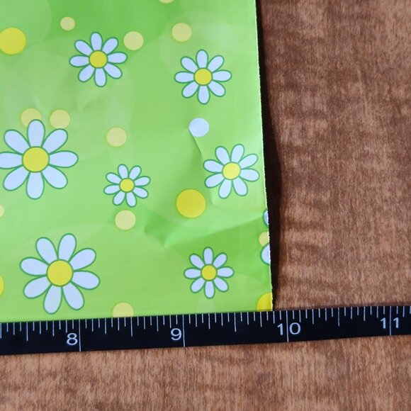 Lime Green Daisy Flower Polymailers 25ct. - Picture 5 of 6